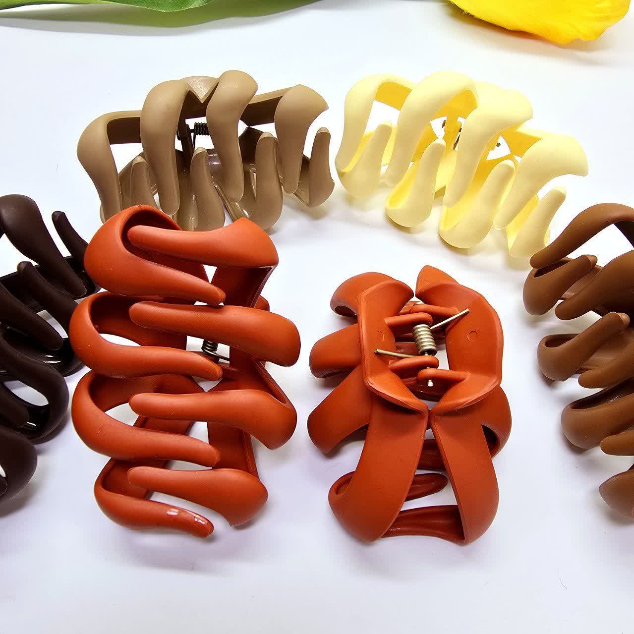 کلیپس گوجه ای ۸ سانتی نشکن ۱۲ عددی